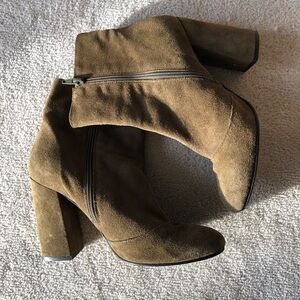 Steve Madden olive/army green suede bootie heels - 9